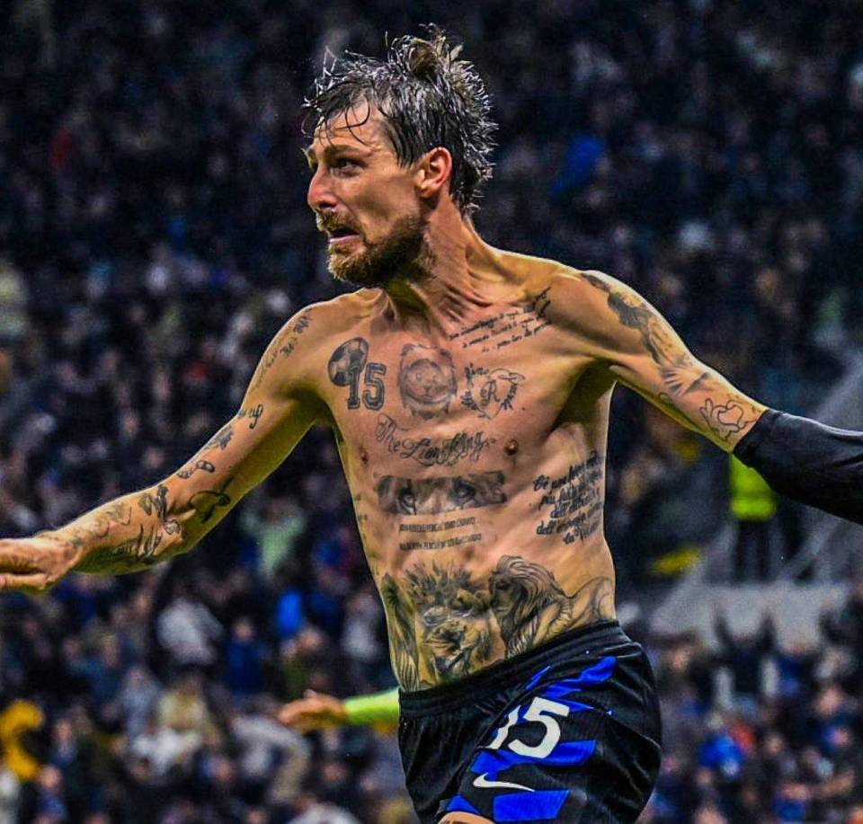 迫使他更多 迫使他更多