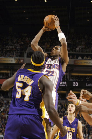 迫使他更多 迫使他更多